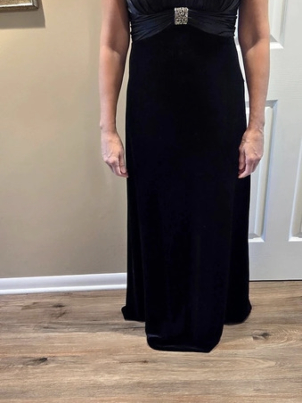 JS Collections Black Pleated Maxi Dress Size 8 Like New